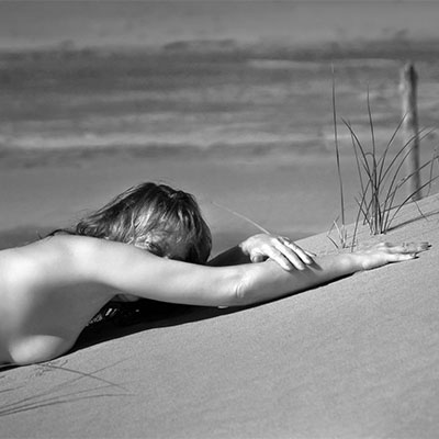 Séance n° 6 - Mai 2020 Portraits en extérieur et nus - Plage de Beauduc