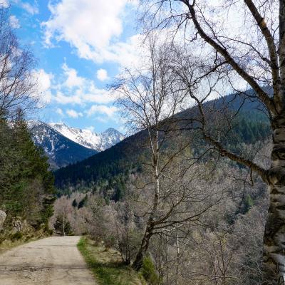 En chemin vers les neiges de printemps. Pic Monellet 2727 m