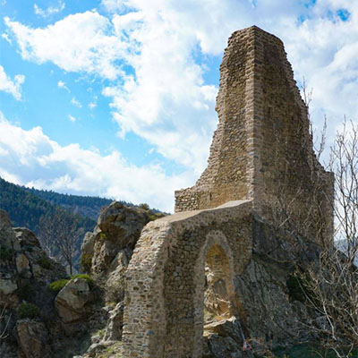 Tour médievale de Prats Balaguer sur les flanc du Mont Cucurucull 1941 m